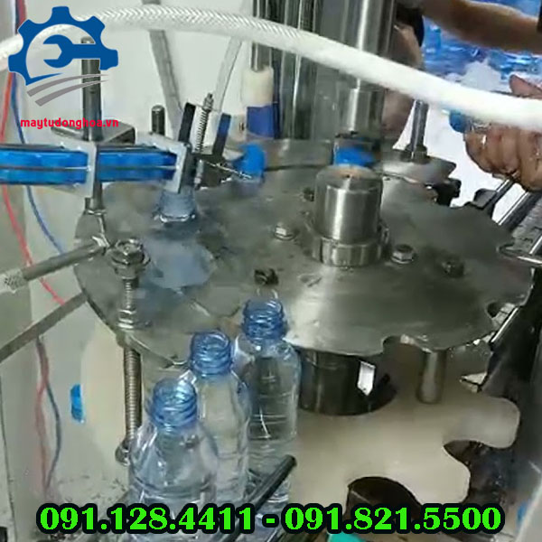Máy chiết rót nước trái cây tự động
