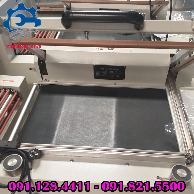 Máy co màng bán tự động