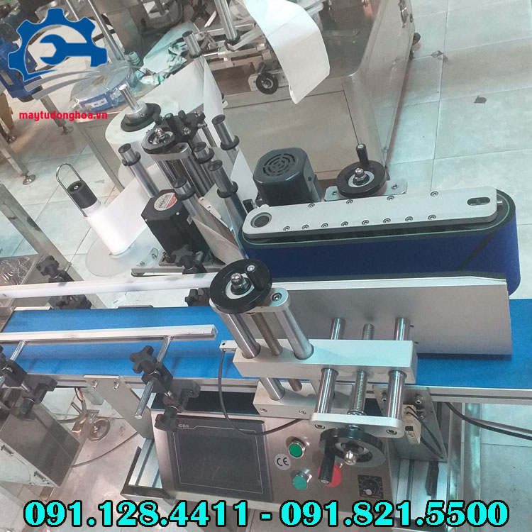 Băng tải của máy dán chai tròn tự động mini