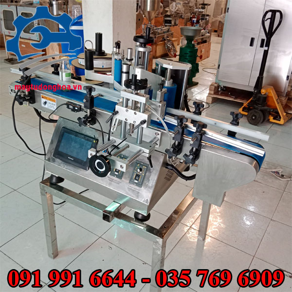 Máy dán nhãn decal cuộn chai tròn