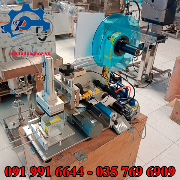 Máy dán nhãn chai lọ vuông bán tự động